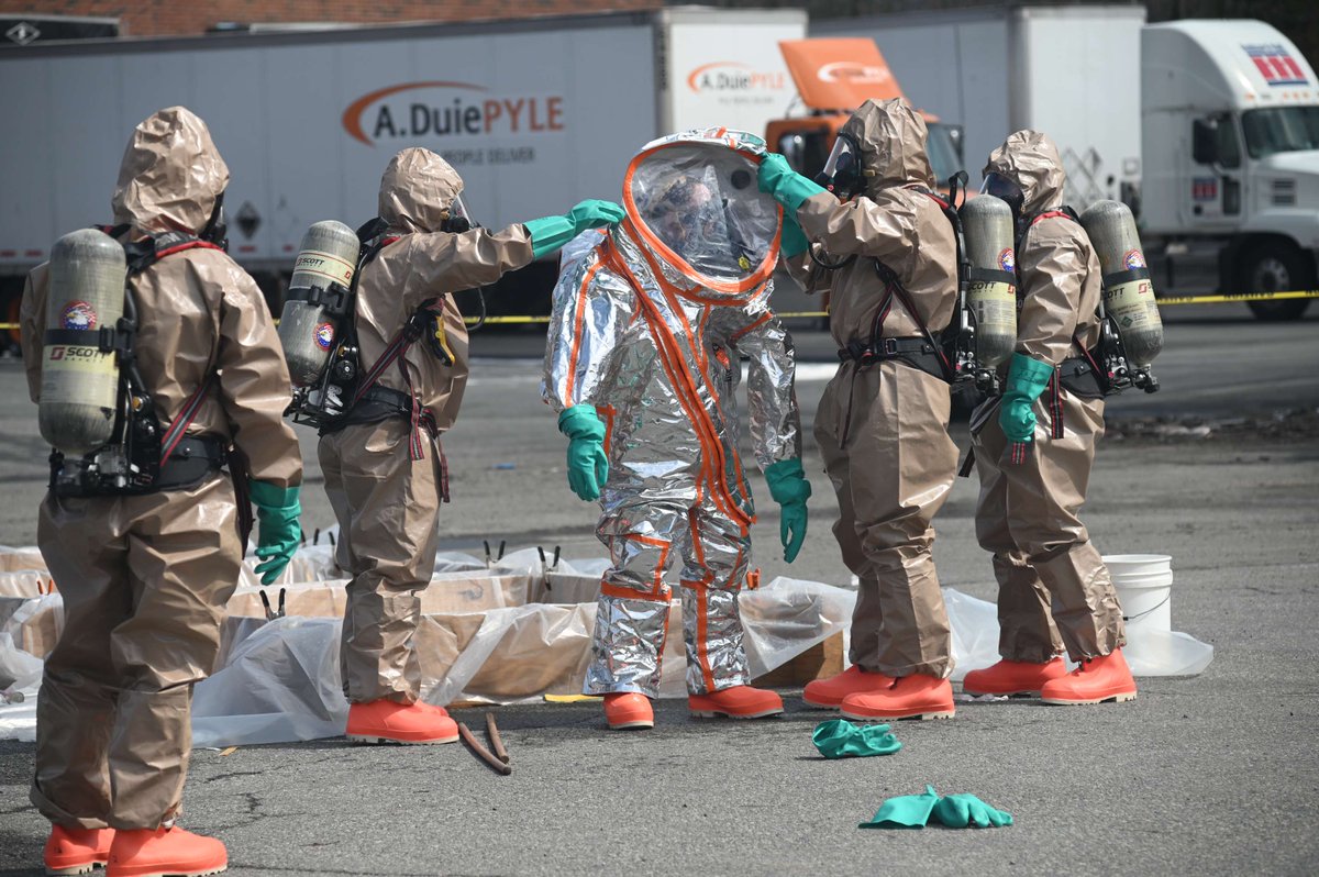 MassDFS's tweet image. DFS #Hazmat techs supported @FireWilmington after a drum containing a toxic, corrosive chemical was damaged in a trailer. Techs separated these extremely dangerous substances &amp;amp; mitigated all hazards pending release to a cleanup company: mass.gov/news/wilmingto…