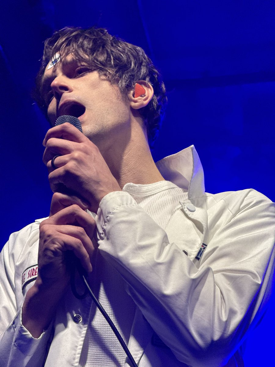 RAY 🎱 ↯ tweet media