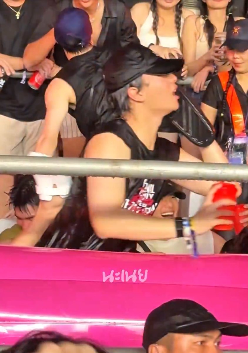 ^ྀི มอเอ ₂ tweet media