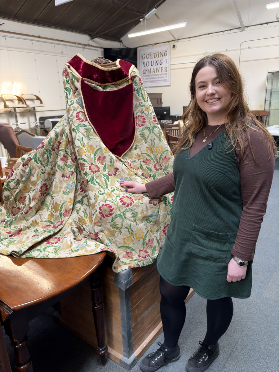 melvynprior's tweet image. Some collectable caddies, a 1929 bottle of beer, @PaulMcCartney signature, and a Bishop’s cope! Just some of the items in this weeks @GoldingYoung sale @ColinYoungAWA #Auction View/bid online goldingyoung.com