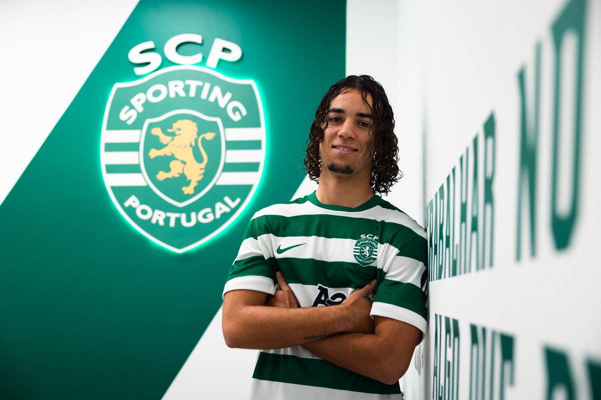 SportingCP's tweet image. 🗣️ "É um clube enorme, com uma grande história e um dia ambiciono poder estar no Estádio José Alvalade, com a bancada cheia, a fazer o que mais gosto.”

Rodrigo Nogueira assina contrato profissional ✍️ #ADNSporting
👉 bit.ly/4tKpq64