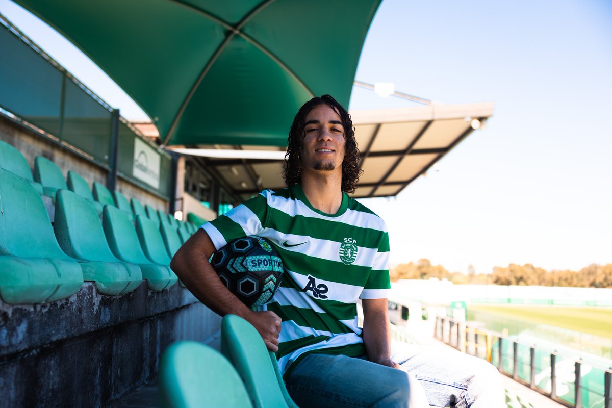 SportingCP's tweet image. 🗣️ "É um clube enorme, com uma grande história e um dia ambiciono poder estar no Estádio José Alvalade, com a bancada cheia, a fazer o que mais gosto.”

Rodrigo Nogueira assina contrato profissional ✍️ #ADNSporting
👉 bit.ly/4tKpq64