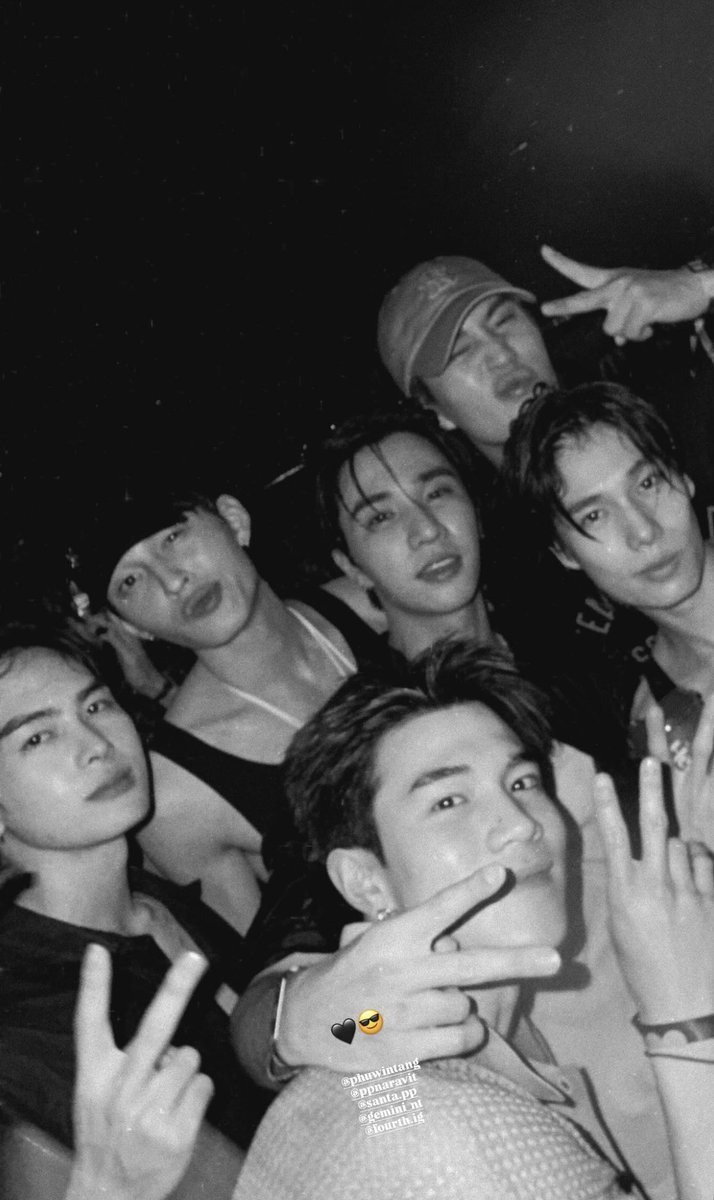 pitchoar's tweet image. อัยย้ะ ครบคู่ละนะ~~~

#GeminiFourth #PondPhuwin #PerthSanta