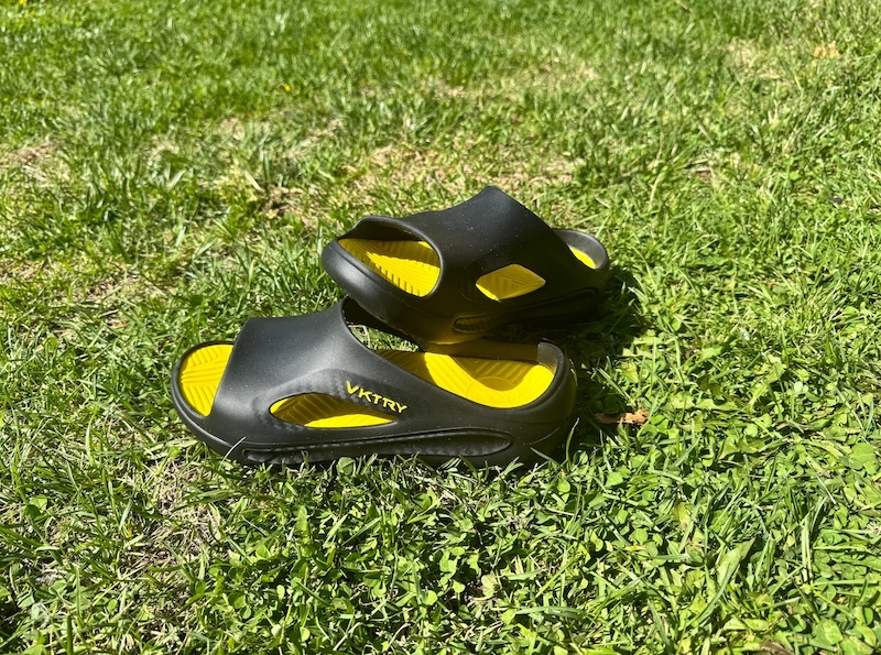 SportStarsMag's tweet image. Athletes: Could the right slide speed up your post-workout chill? Our VKTRY Recovery Slides review digs into support, comfort, and real-world performance. Check it out and tell us your go-to recovery move 👇 🧴👣 #RecoverySlides #SportStars 
@TeamVKTRY sportstarsmag.com/2026/04/vktry-…