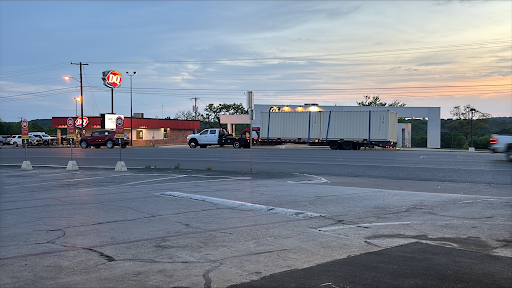 XcaliberSales's tweet image. When you're in the middle of a delivery but that Blizzard is calling 🍦🚛 Priorities! #XCaliberContainer #ShippingContainers #ContainerLife #BuiltToDeliver #OnTheRoad