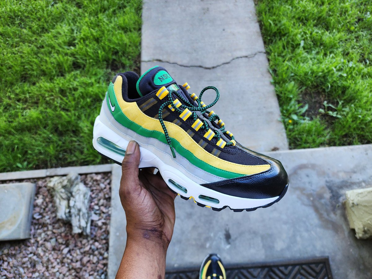 xklusifly_me's tweet image. #KOTD: @xklusifly_me × @Nike Air Max 95 @Norfolkstate "Black Toe" Customs 🐯🟢🟡

#WDYWT 👟🧐
