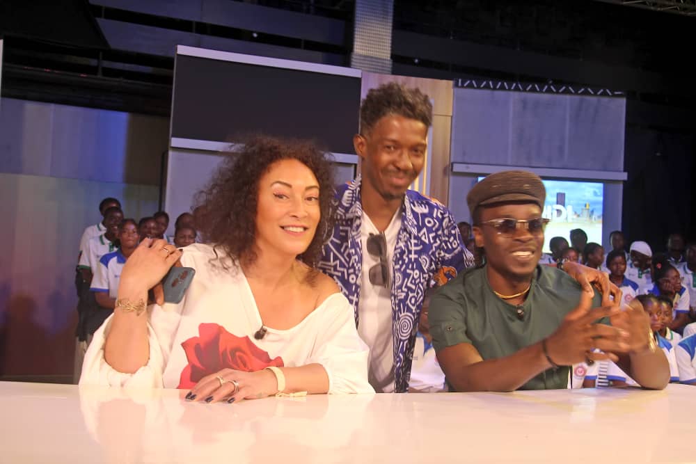 GueKhan's tweet photo. Avec @FievetJuliette &amp; @mrleozik 🤩🔥
@RTI https://t.co/85lElukL9k