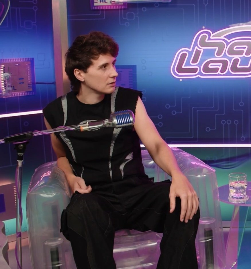 luvso_obie's tweet image. HIS ARMS &amp;gt;&amp;gt;&amp;gt;&amp;gt;