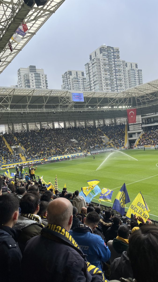 smlsydn's tweet photo. @aykiri ev manzaralı stadyum https://t.co/6IEOTWVN99