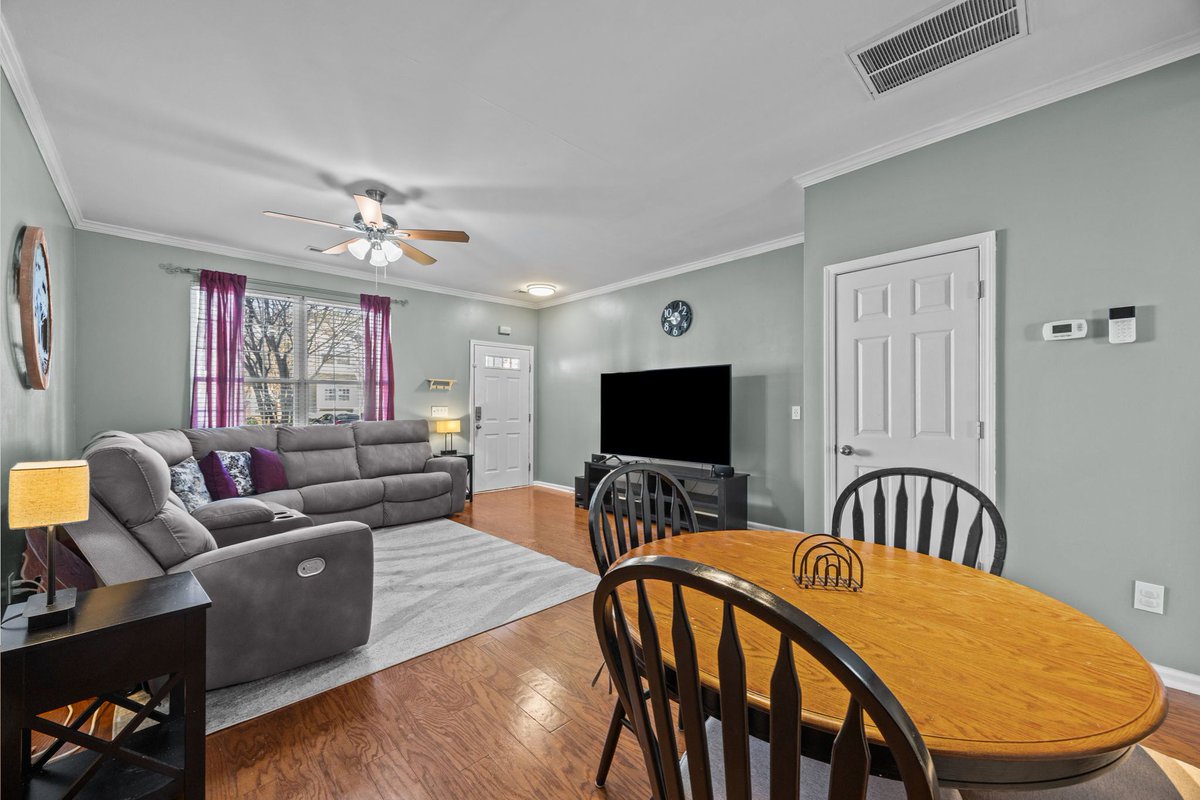 HotHomeCharlot1's tweet image. This Fort Mill townhome offers the perfect balance of comfort and convenience. Enjoy a private backyard, upgraded kitchen, and a layout that fits your lifestyle. Ready to take the next step? Call 980-447-5186 to schedule a tour today!

#FortMillSC #MoveInReady #TownhomeLiving