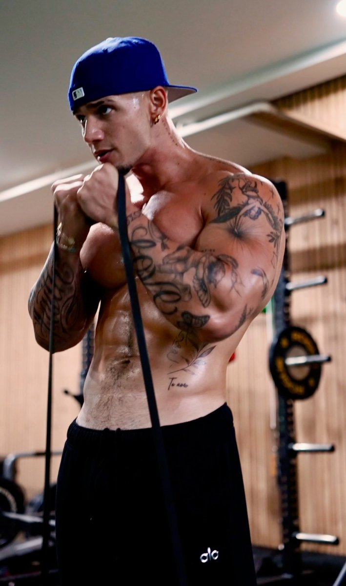 ๐๐ฃ๐ฆ๐๐๐ข๐ก tweet media