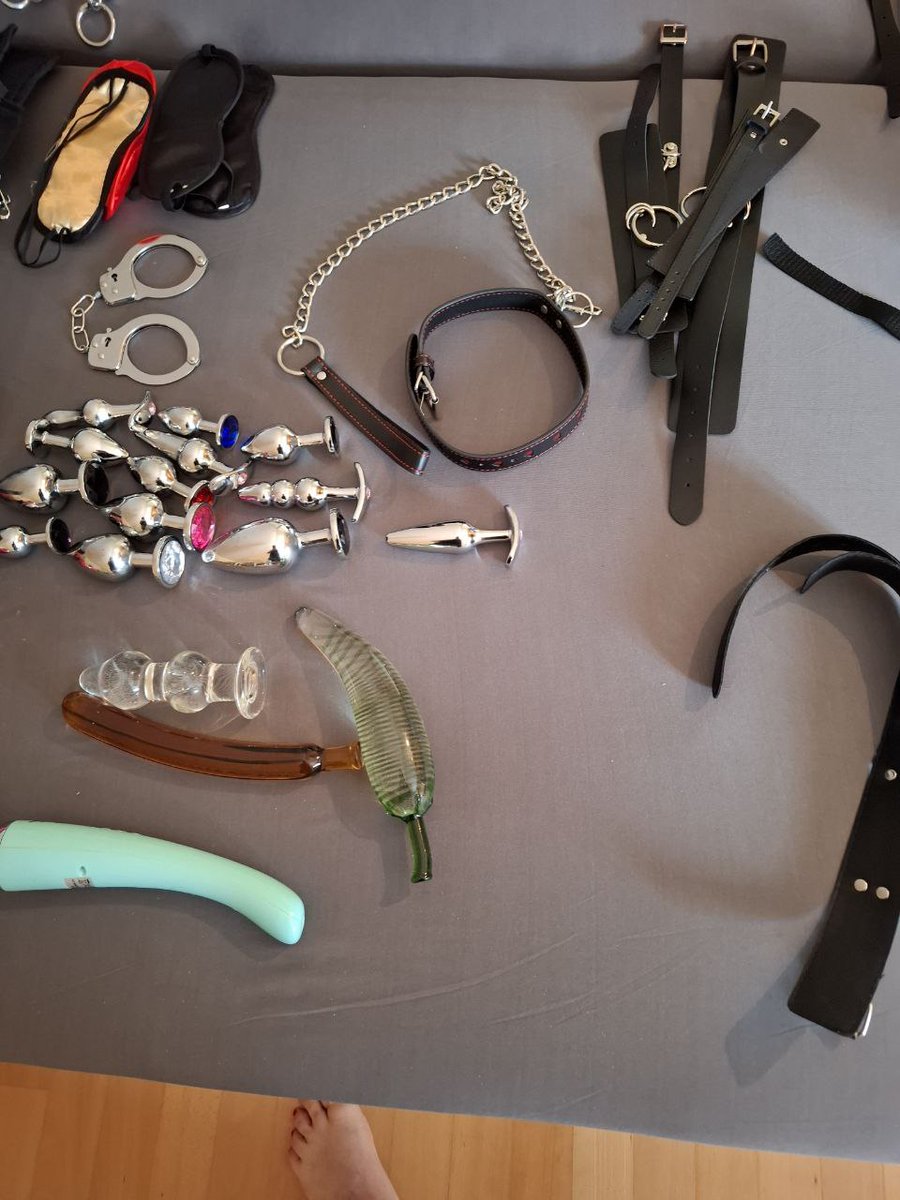 BizarrladyJ's tweet photo. Wer traut sich? 
#erziehung#dominant#bizarrlady https://t.co/vr33Gv7sND