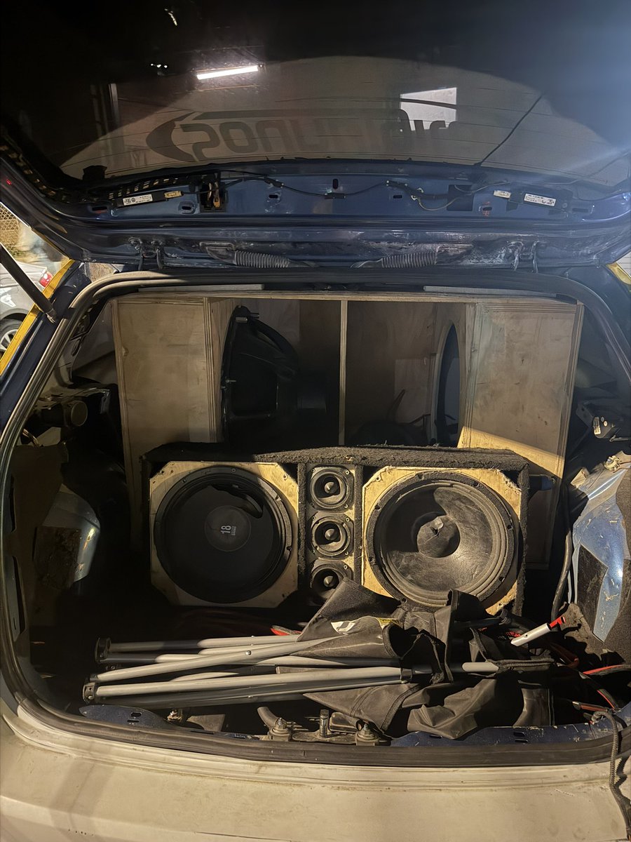 NYPD110Pct's tweet image. 🚨Over the weekend, In response to numerous community complaints in the vicinity of Willets Point #Corona, your 110PCT NST Team confiscated this vehicle along with its speakers that were playing unreasonably loud music and issued the owner a summons.