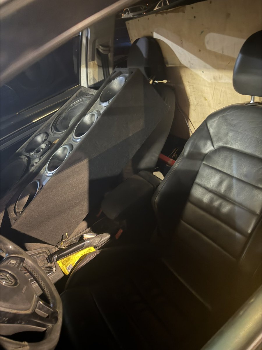 NYPD110Pct's tweet image. 🚨Over the weekend, In response to numerous community complaints in the vicinity of Willets Point #Corona, your 110PCT NST Team confiscated this vehicle along with its speakers that were playing unreasonably loud music and issued the owner a summons.