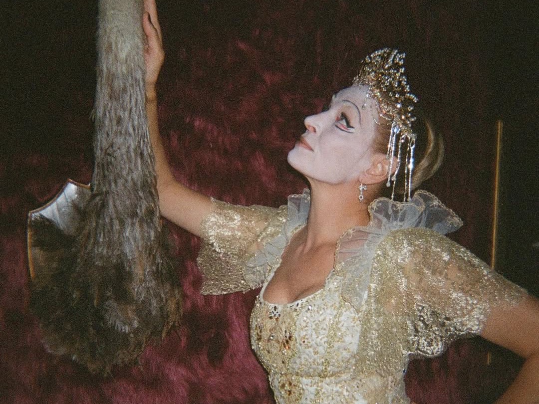 AmazonMGMStudio's tweet image. Inside the world of #PrettyLethal.