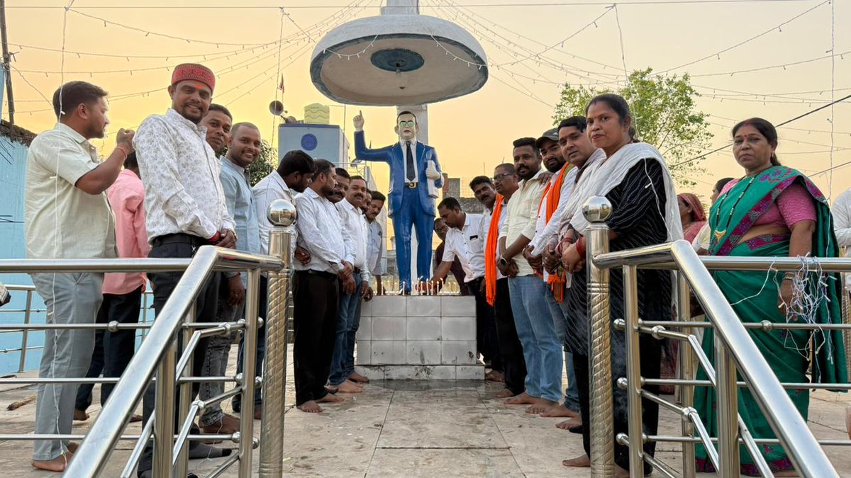 डॉ. भीमराव अंबेडकर जयंती के पूर्व संध्या पर भाजपा द्वारा पूरे देश में स्वच्छता अभियान एवं दीपोत्सव का आयोजन किया। जिसमें तिफरा सिरगिट्टी मंडल के द्वारा वार्ड 07 पंचशील नगर में भी कार्यक्रम का आयोजन हुआ।