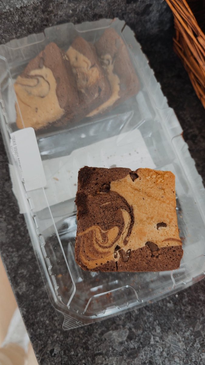 iailwya's tweet image. Took one of these from my bosses stash and ran outta the office #badass