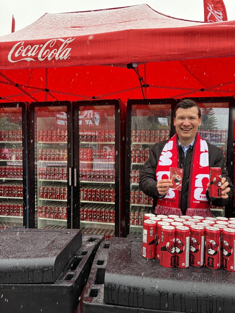 JeromyYYC's tweet image. I had the pleasure of joining Coca Cola and Coke Canada Bottling yesterday for the FIFA World Cup Trophy Tour! Thank you to FIFA legend Roque Junior for joining us and making the stop in Calgary extra special. Go team Canada!

#yyc #yyccc #calgary