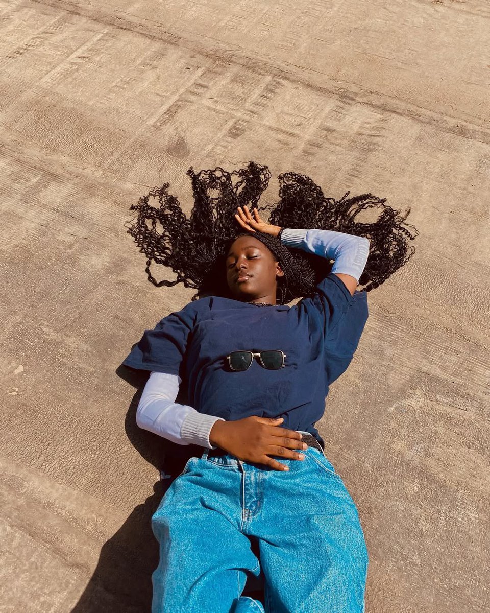 Claire 💙 tweet media