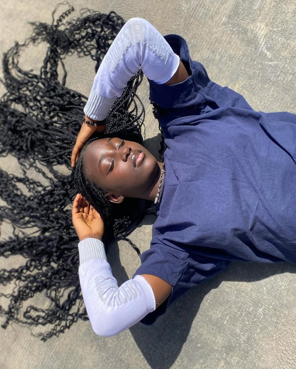 Claire 💙 tweet media