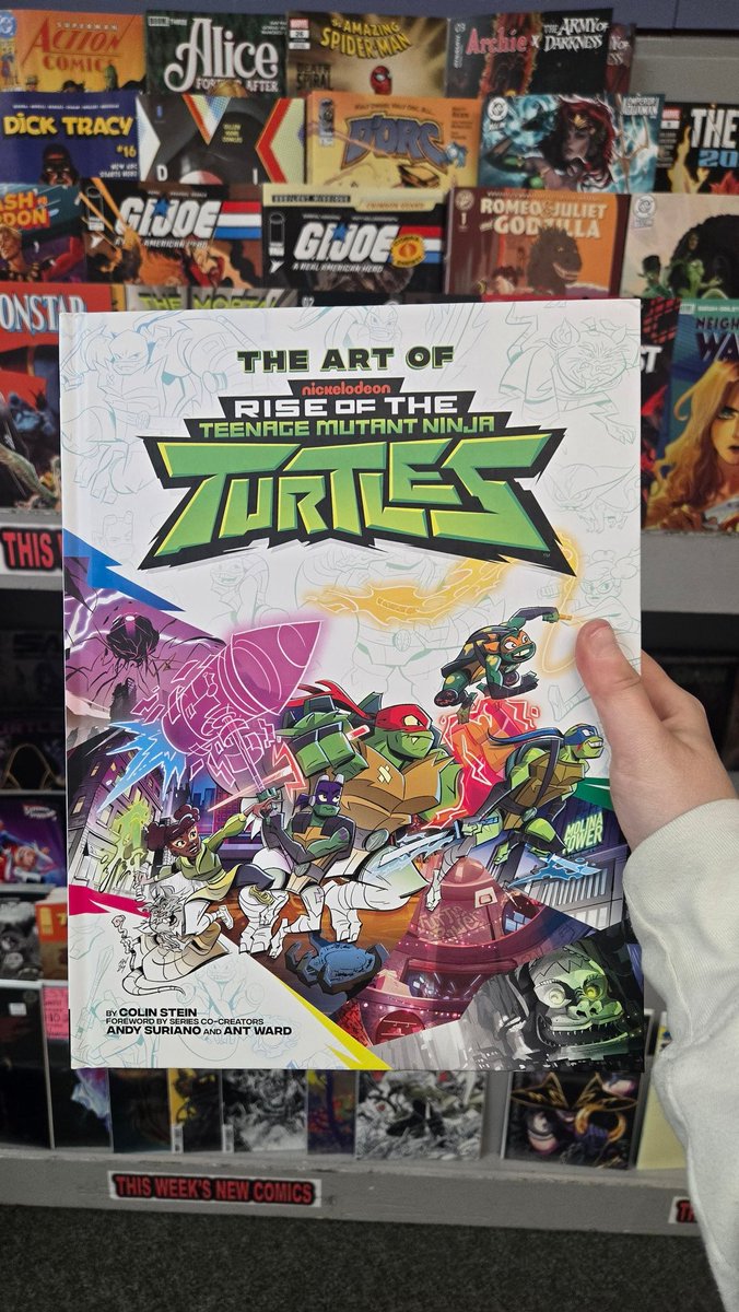 Shellsweeet's tweet image. Hitting your comic shops tomorrow!! @TheColinStein did a beautiful job! 🥰 #tmnt