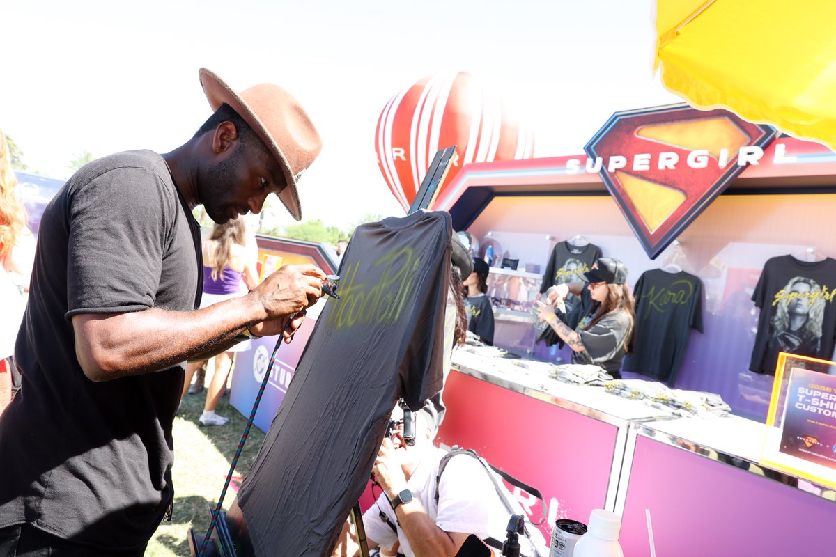 Supergirl tweet media