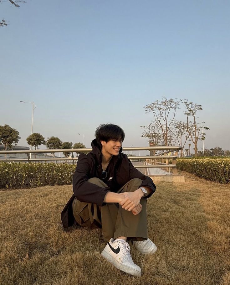 _ppwlover_'s tweet photo. #pondphuwin Au
༺ 𝓝𝓸 𝓣𝓸𝓸 𝓛𝓪𝓽𝓮 ༻

Lo único que Phuwin quiere más que a Ateez es al hermano de su amigo Fourth, de quien está enamorado. Cuando comienza a recibir cartas y regalos relacionados con Ateez de manera anónima no sabe si rendirse o no con su amor imposible. https://t.co/1Zboc8MiT8