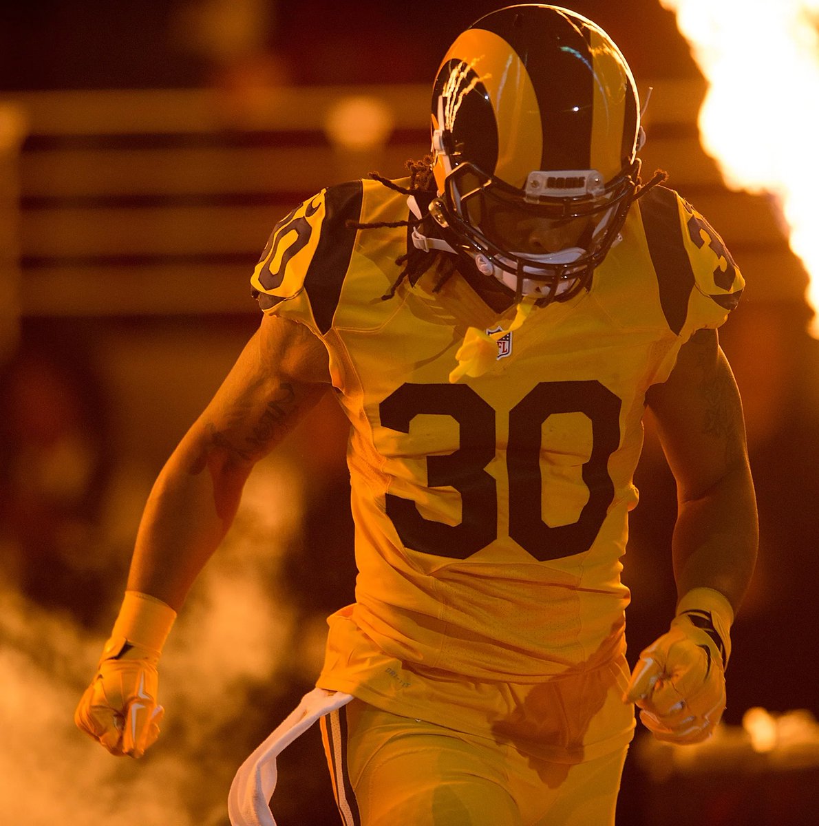 JKBOGEN's tweet image. Exactly what we said when the inferior Chargers unveiled the all yellow last year lmao. Do some research before you run your mouth off you sound ridiculous. The #Rams wore yellow in Los Angeles in the 1940's and 1950's before the Chargers were in the NFL...