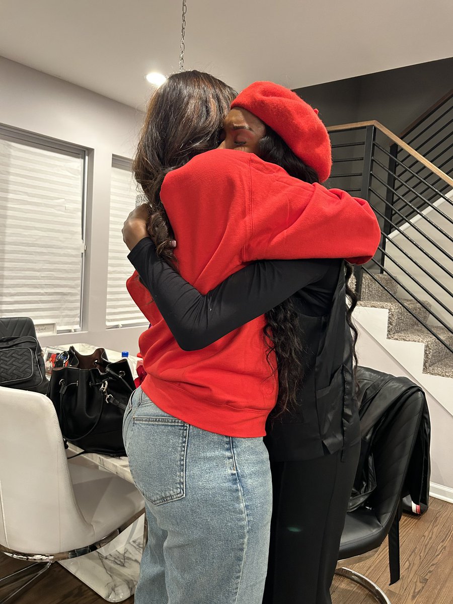 IAMSANEIT's tweet image. My mama is my Soror 🥺🐘🔺💯 You are appreciated Big Sister In Case of EmergenCEE #Legacy #AOML