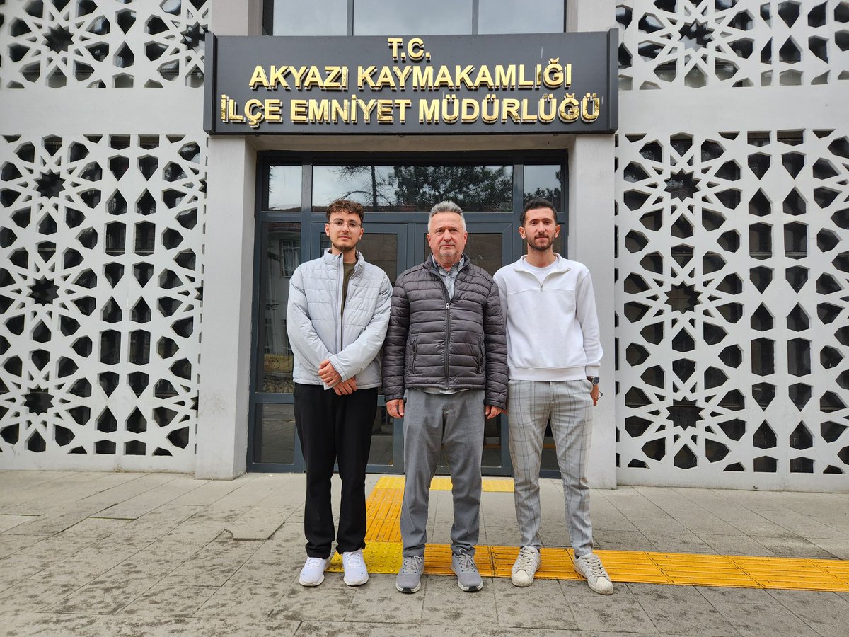 SakaryaKYGM's tweet photo. 📍Akyazı Emniyet Müdürlüğü 

Akyazı Yurdu öğrencilerimizle Manevi Rehberimiz öncülüğünde Polis Haftası kutlamaları kapsamında İlçe Emniyet Müdürüne ziyarette bulundular. 💫 https://t.co/lkVeq87DaC