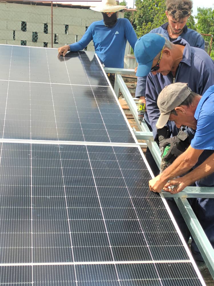 BandecVilla's tweet photo. Desde este lunes la sucursal de #Bandec en el municipio de Camajuaní dispone de paneles solares para garantizar la prestación de servicios.
#BandecVC apuesta por soluciones responsables y comprometidas con la comunidad y con sus clientes.
#VillaClaraConTodos
#BandecNoSeDetiene https://t.co/Hvr5zkeTnc