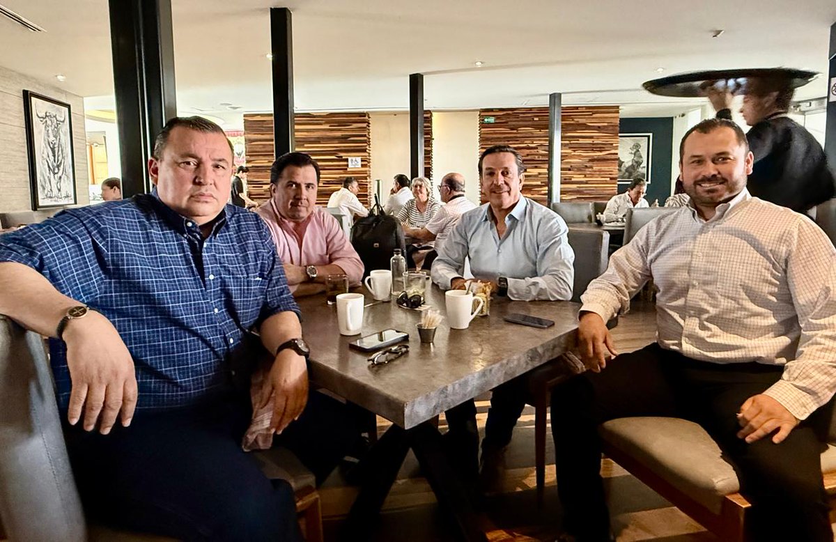 Politicus.mx tweet media