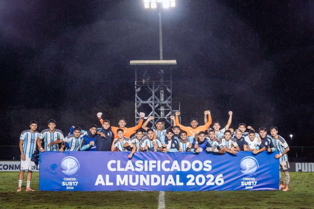 Argentina, al Mundial Sub 17 con presencia Quemera 📣

🎈🇦🇷 Thiago Parga y Thiago Pérez avanzaron a la semifinal del Sudamericano que la Selección disputa en Paraguay.

Además, el equipo dirigido por Diego Placente se aseguró también el lugar en el próximo certamen del mundo de