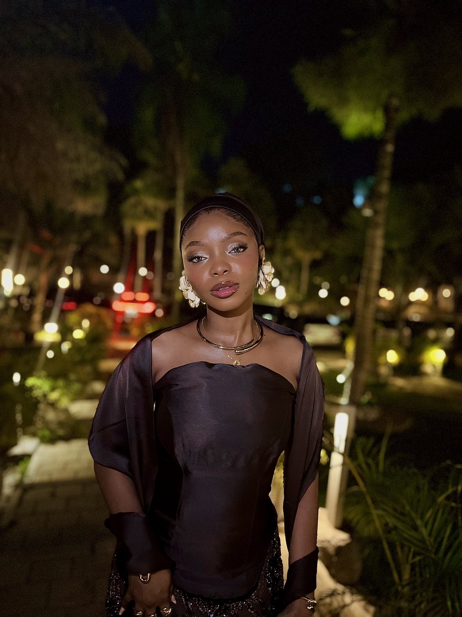 __acid_ity's tweet image. They said night time, phone flash and minimal edits so I tried this