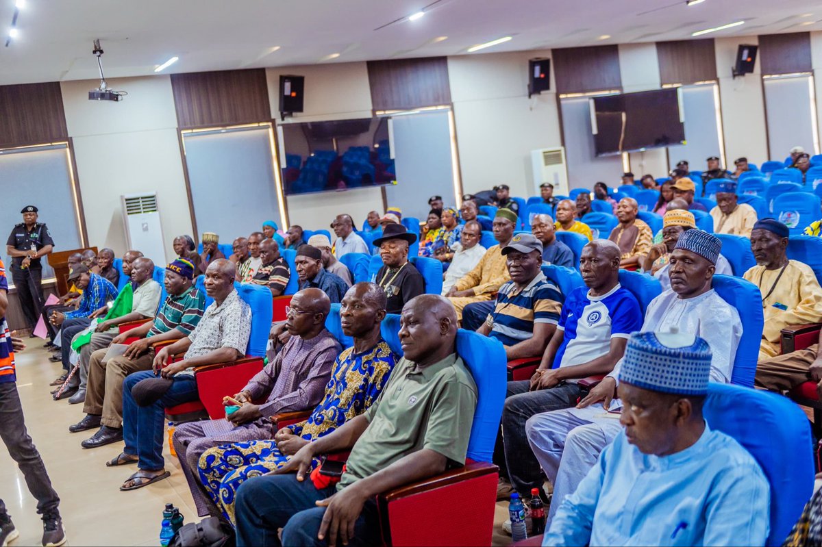 LMT767's tweet photo. Pictures: The Inspector General of @PoliNG , @TunjiDisu1 
today personally met with aggrieved retired police officers who had come to protest at the Force Headquarters in Abuja over outstanding payments. https://t.co/vw2rsUt8Bt