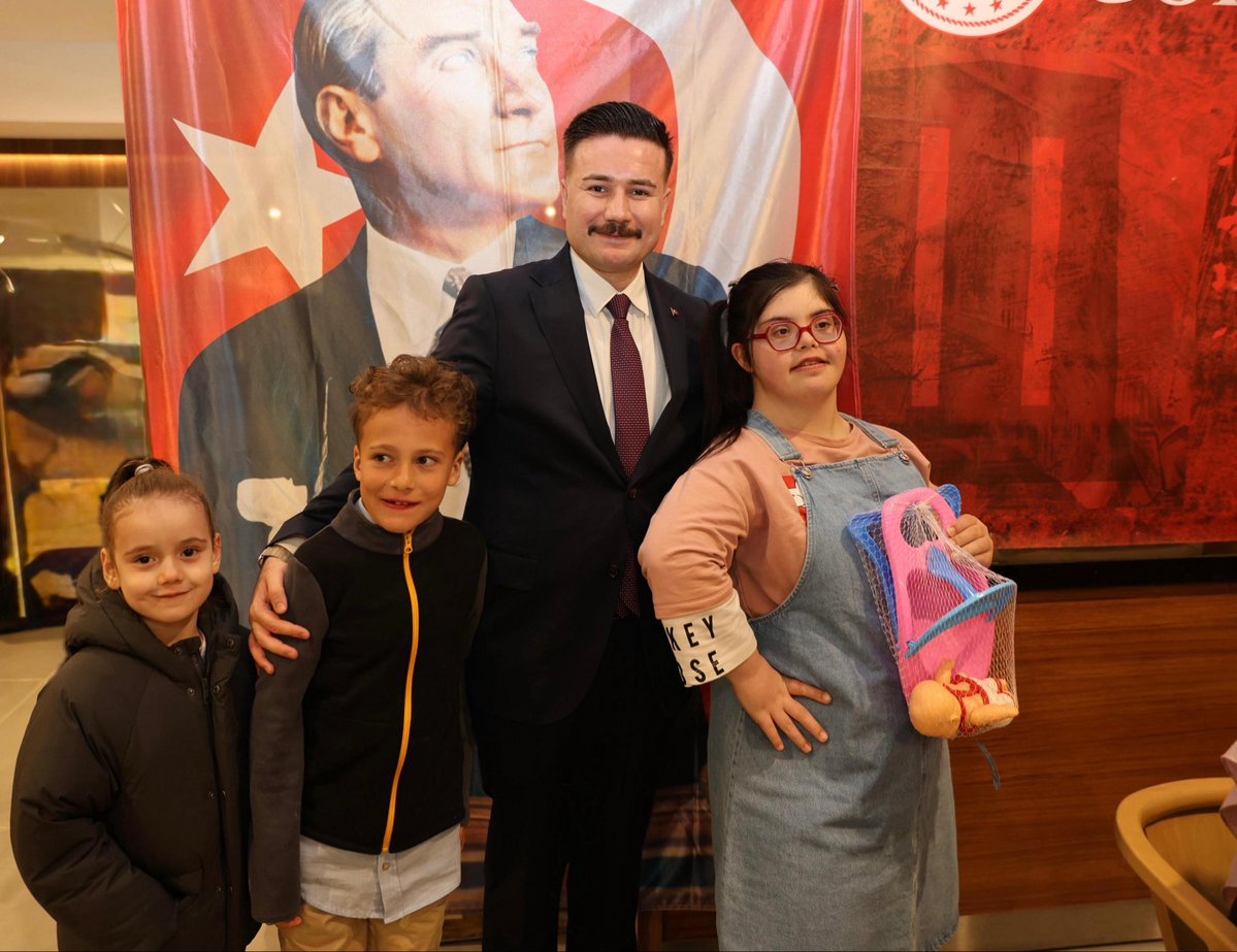 Gökçeada’da Polis Günü’ne Anlamlı Buluşma: Emniyet Teşkilatına Vefa Gecesi

Gökçeada Kaymakamımız Sayın Osman Acar, 10 Nisan Polis Günü ve Polis Haftası münasebetiyle İlçe Emniyet Teşkilatı mensupları ve aileleriyle düzenlenen akşam yemeği programında bir araya geldi.