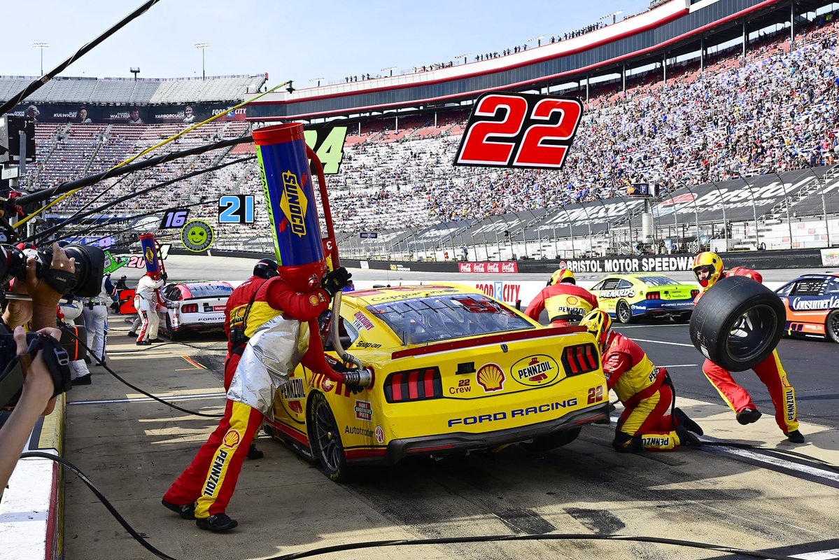 joeylogano's tweet image. Bristol 📸’s | P7 Finish | #NASCAR

@Team_Penske @ShellStationsUS @Pennzoil  @FordRacing @CocaColaRacing #CokePartner @PlanetFitness @hbpRacing @MaxxSunglasses