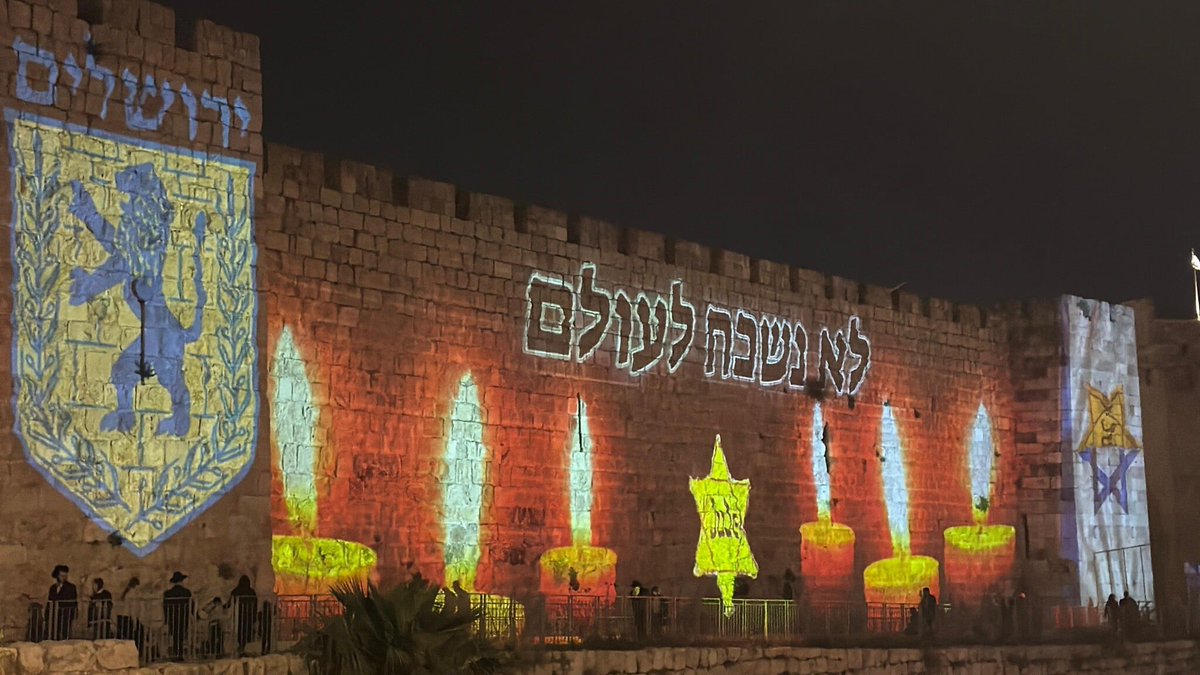 99⁴⁴/¹⁰⁰% Pure tweet media