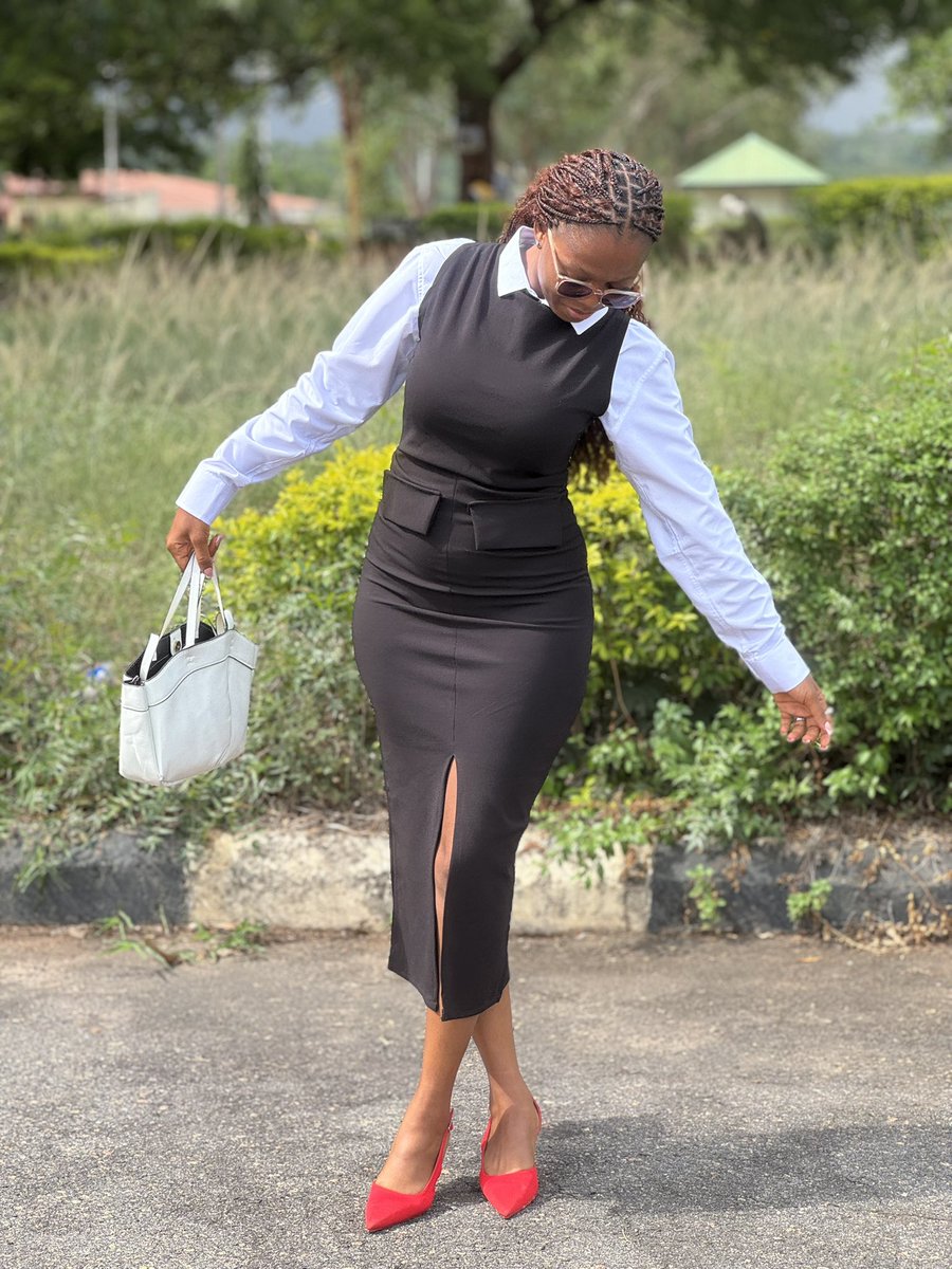 adetoun_ tweet media