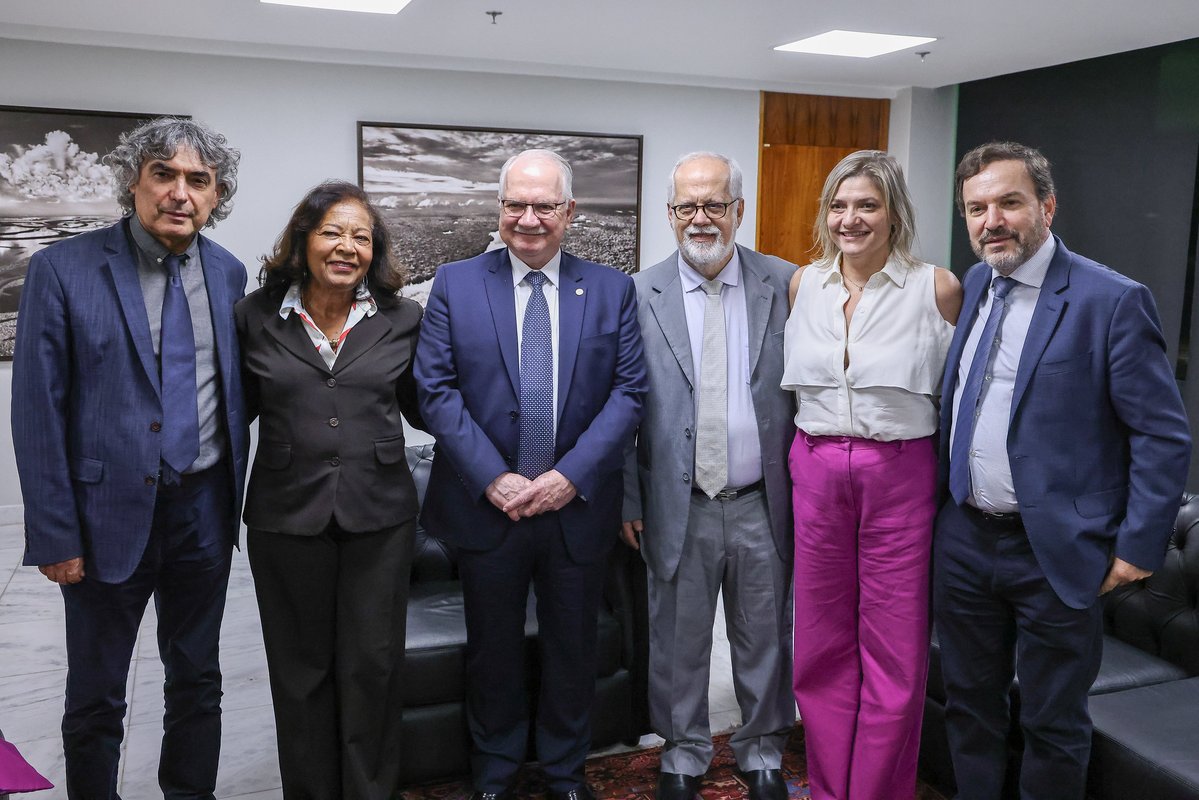 Em 11 de março, me reuni com o presidente do STF. O ministro Edson Fachin se comprometeu a marcar uma data para o julgamento do confisco. Precisamos pressionar para que isso aconteça o quanto antes! Estou ao lado dos aposentados e pensionistas nessa luta! #AposentadoriaJusta