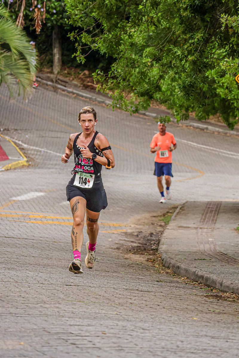 🏳️🌈⃤ aquela sapatão maratonista™ tweet media