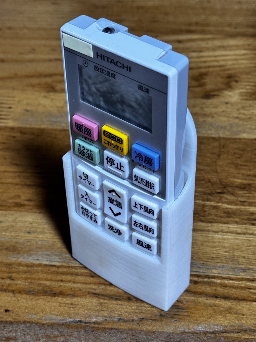 od_1969's tweet image. キッチンにあるエアコンのリモコンホルダー
フィラメントPLAホワイトで3Dプリントしてから10年近く使ってるやつ置いときますね
#PLA
#PLAおいしい
#3Dプリント
#FFF