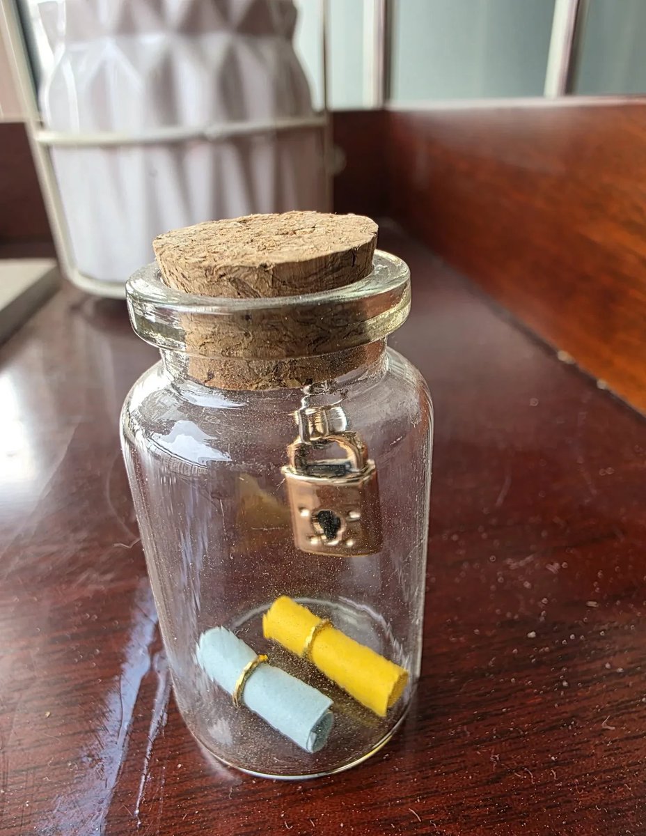 ArnolRo85246103's tweet image. "Turn an old jam jar into a glowing candle holder! Clean → Paint → Add a wick u0026 oil. 10 mins, zero waste, max coziness  #UpcycleHacks #EcoLiving"