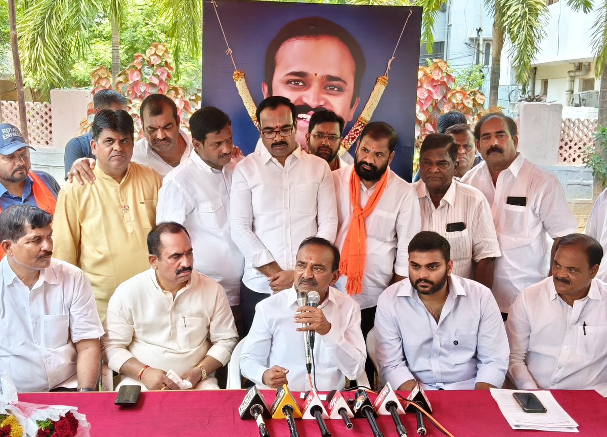 BJPRangaReddyTS's tweet photo. చంపాపేట్లో అభివృద్ధి పనుల పరిశీలన పెండింగ్ పనులు త్వరితగతిన పూర్తి, ప్రజలకు మౌలిక సదుపాయాలు హక్కు: ఈటెల రాజేందర్. వంగ మధుసూదన్ రెడ్డి గారికి నివాళి.
#bjptelangana #LBNagar #Champapet #BJPForDevelopment #eatalarajender https://t.co/U3d56ZUBvI