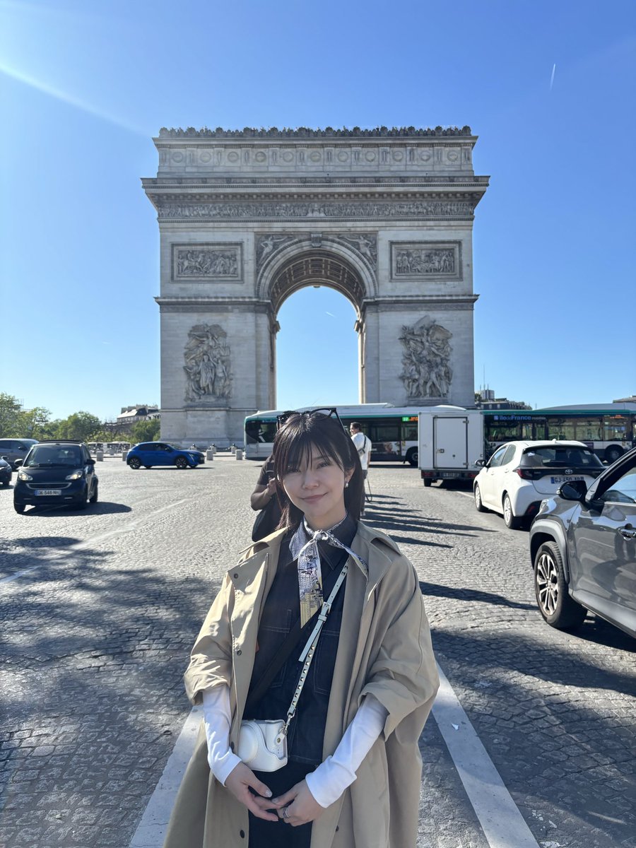 Ma_ri_ya_i's tweet image. セーヌ川クルーズ🛳️から見えたエッフェル塔。
そして凱旋門。

お天気にも恵まれ、青空にそびえ立つパリを象徴する2つのランドマークを眺めることができ、とても嬉しかったです。

夜はライトアップされたエッフェル塔を望めるレストランでディナー🍽️
初めてのパリを存分に満喫できました✨

#paris