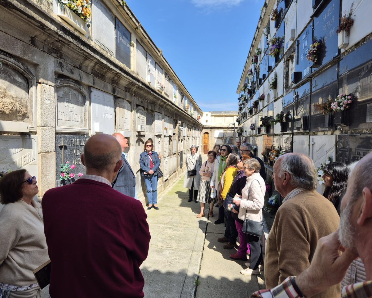 ategal's tweet photo. Las Aulas de A Coruña se unen al tour por el Cementerio de San Amaro, donde arquitectura, cultura e historia de la ciudad confluyen en un mismo espacio.

#visitacultural #envejecimientoactivo #aulassenior https://t.co/7g2oWd2QeT