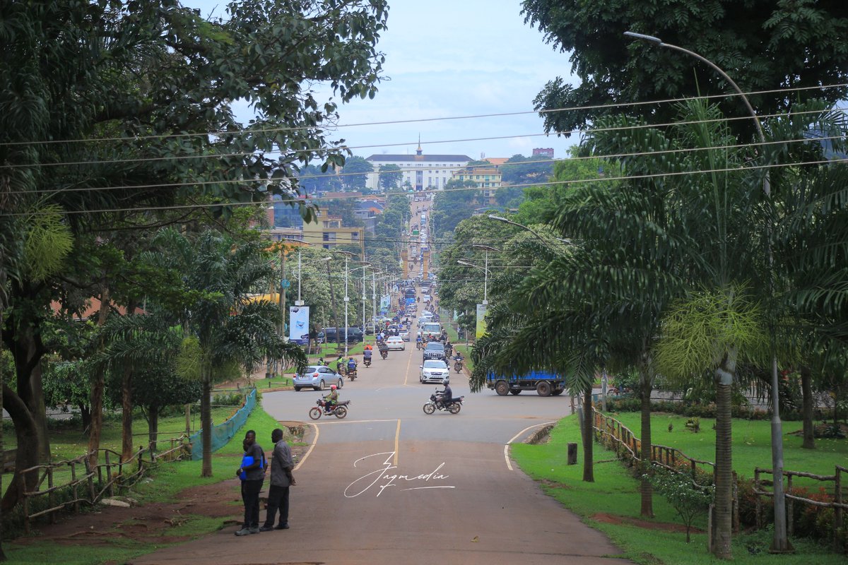 Jannie_jennah's tweet photo. From there, we moved along the Royal Mile. A one-mile long path right between the Kabaka’s Palace and the parliament. Along this route, animal statues stand as symbols of the different clans. 

When the king is coming from the Palace and heading to the Parliament or viceversa. He moves through straight, hence the name "Nantawetwa". 

The experience was a beautiful reminder of culture, identity, and history woven into one space. #GITAlaunch