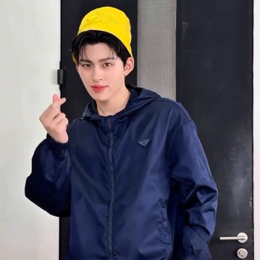 𝒄𝒆𝒍 tweet media