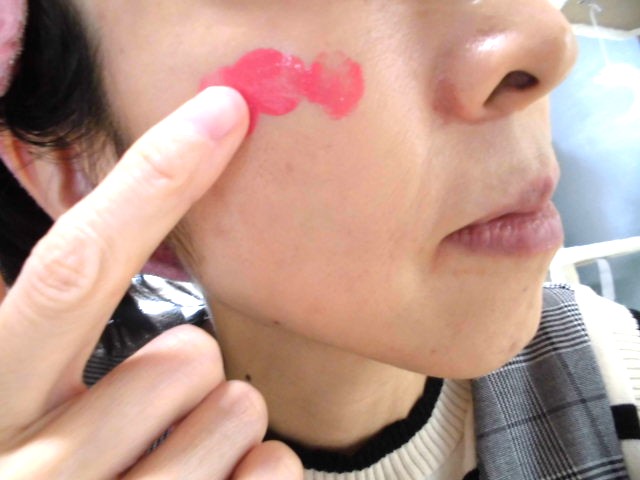ts398178's tweet photo. 「HOUSE　OF　HUR　モイストアンプル　リキッドチーク」を使わせて頂きました！
じゅわっと、うるっとした色合いと感触のチークで、春メイクにピッタリのアイテムだと思います。
お気に入りはピンクロージーです😊
https://t.co/ZnHj3flRoo
#PR #ハウスオブハー #houseofhur #モイストアンプルチーク https://t.co/4jjSr0FBT2