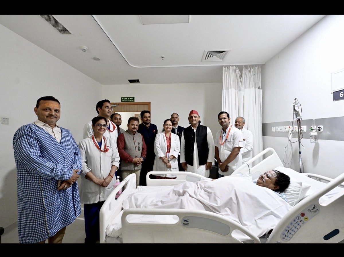 RahulBh9682's tweet photo. लखनऊ-
सपा अध्यक्ष अखिलेश यादव ने मेदांता पहुंचकर अनुपमा जायसवाल के स्वास्थ्य की जानकारी ली,हालचाल जाना 
अखिलेश यादव का पुतला जलाते वक्त आग में झुलस गईं थीं बीजेपी नेता अनुपमा जायसवाल 
राजनीति me मतभेद होने चाहिए मनभेद नहीं https://t.co/SvK7oWkclG